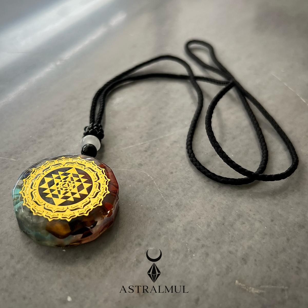 Collar de Orgonita con Sri Yantra