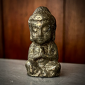 Buda Tallado en Pirita Natural – 6 cm