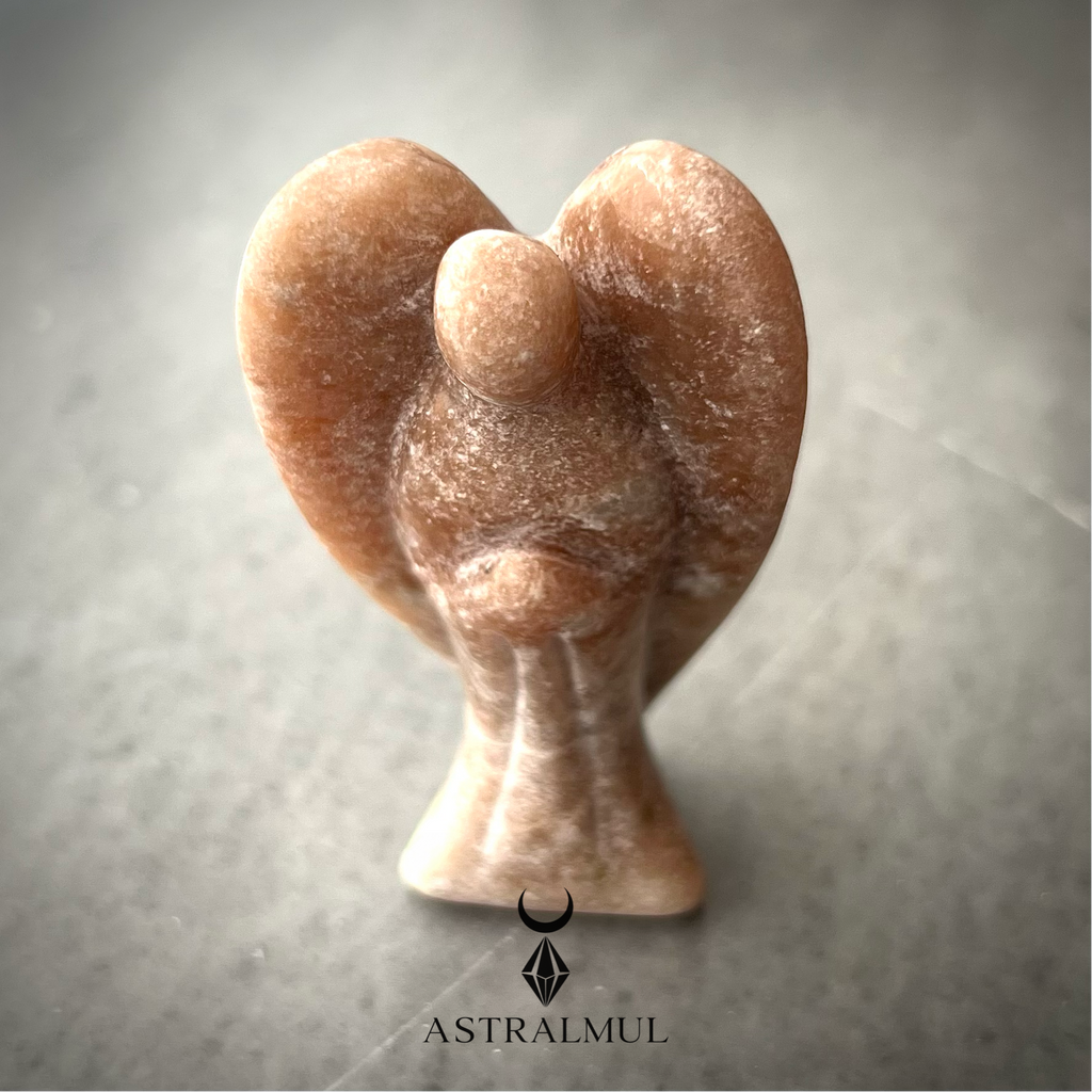 Ángel Tallado en Ópalo Rosa Natural – 6 cm