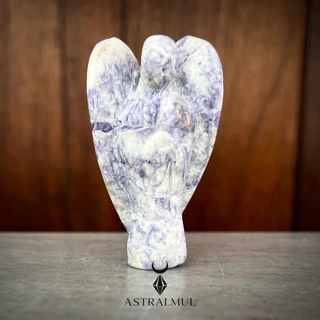 Ángel Tallado en Tiffany Morada Natural – 6 cm