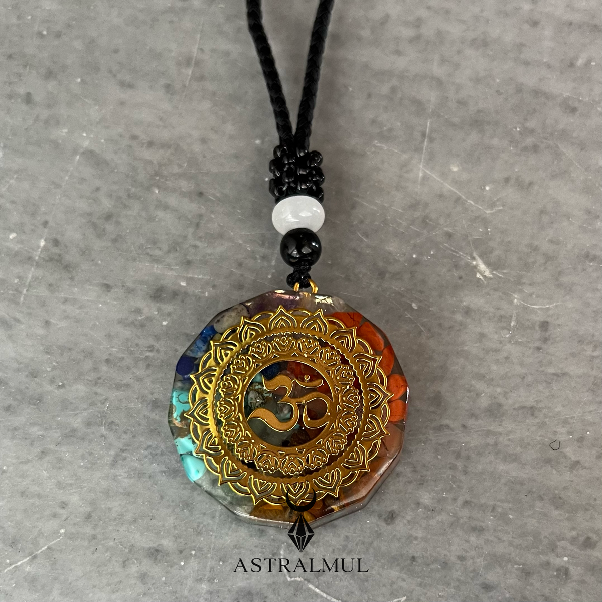Collar de Orgonita con Símbolo Om