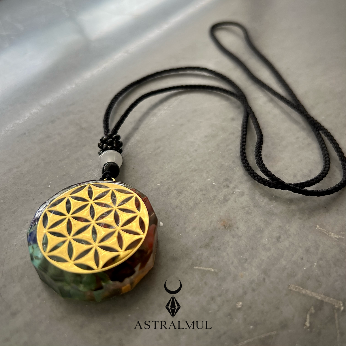 Collar de Orgonita con Flor de la Vida