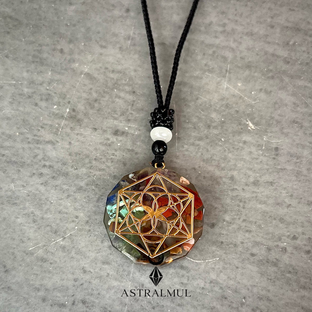 Collar de Orgonita en Resina – Cubo de Metatrón