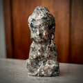 Buda Tallado en Yoperlita Natural – 6 cm