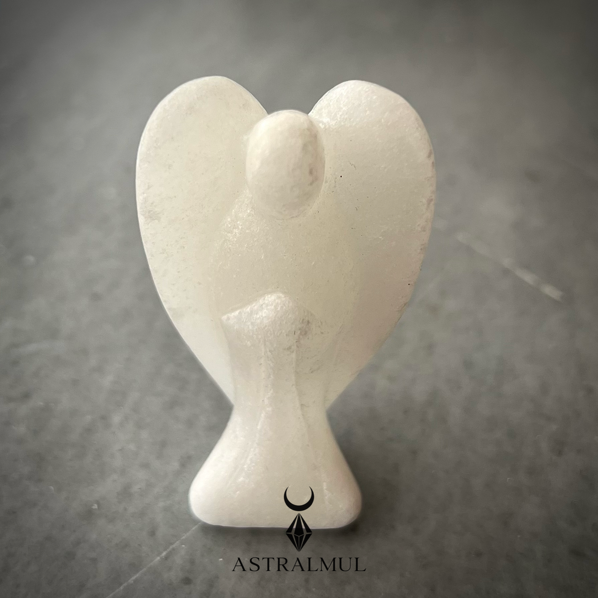 Ángel Tallado en Jade Blanco Natural – 6 cm