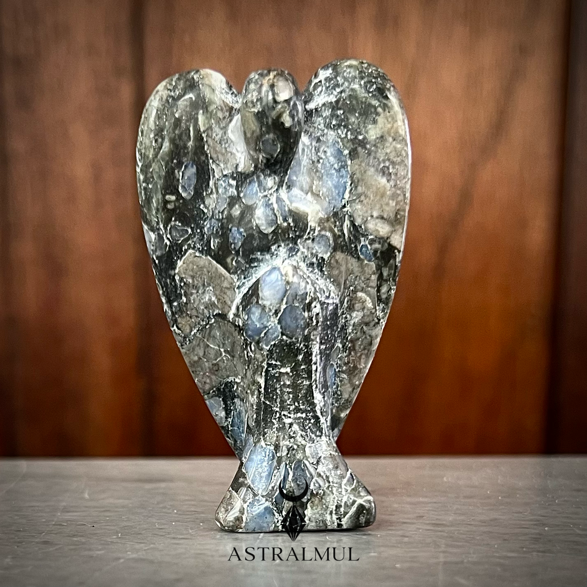 Ángel Tallado en Glaucofana Natural – 6 cm