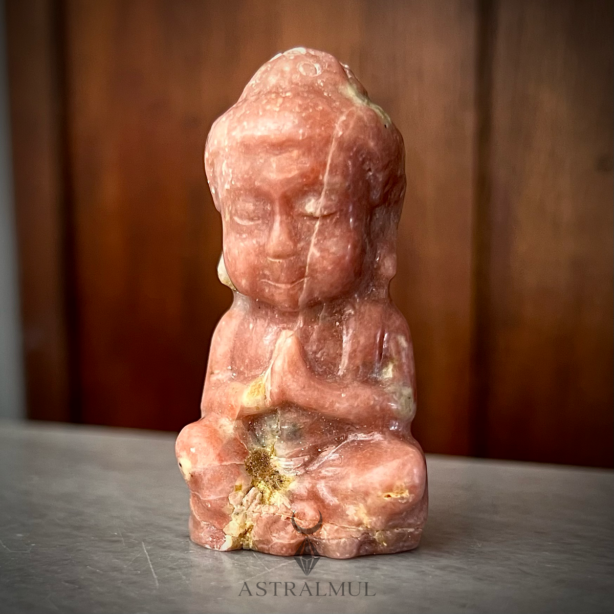 Buda Tallado en Calcita Roja Natural – 6 cm