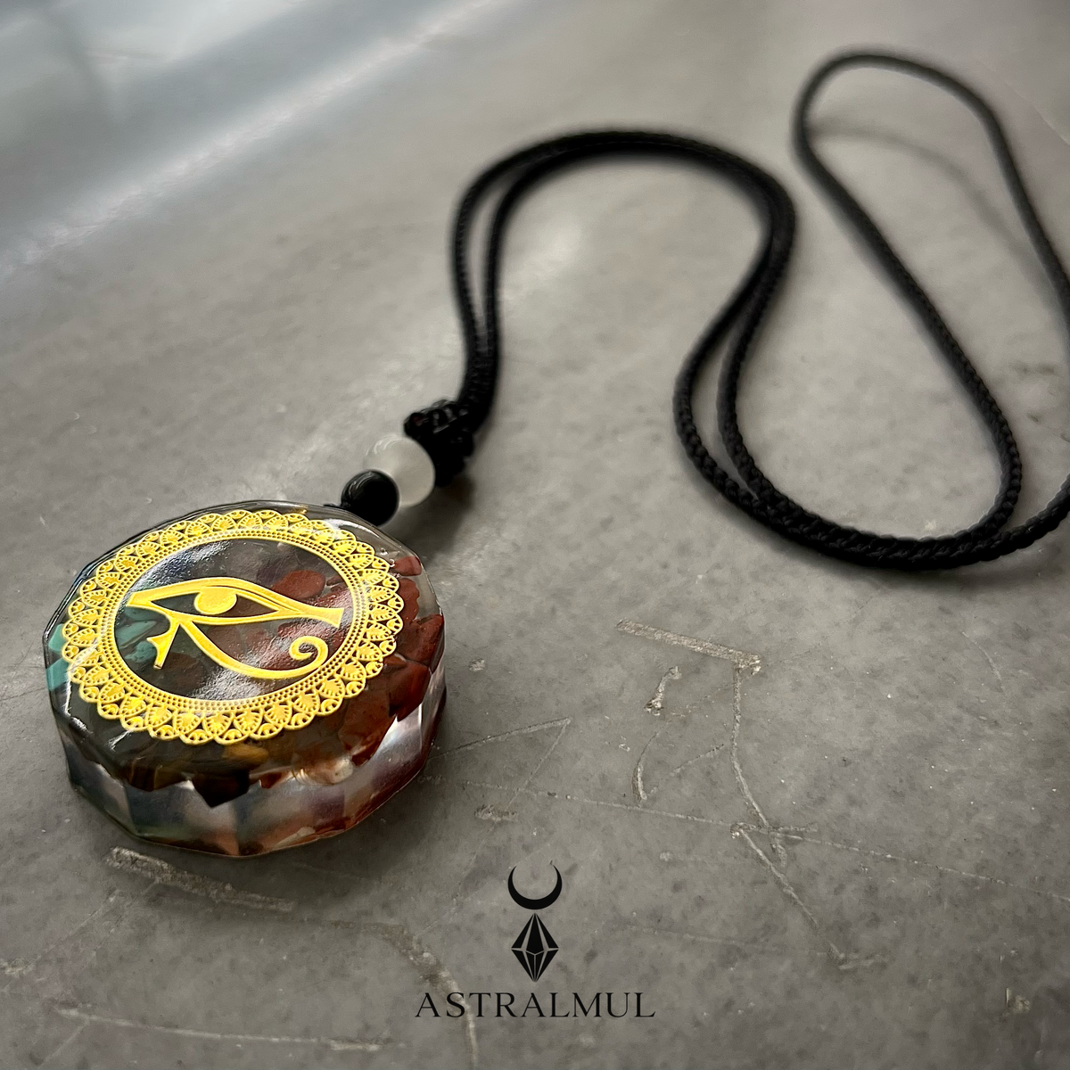 Collar de Orgonita con Ojo de Horus