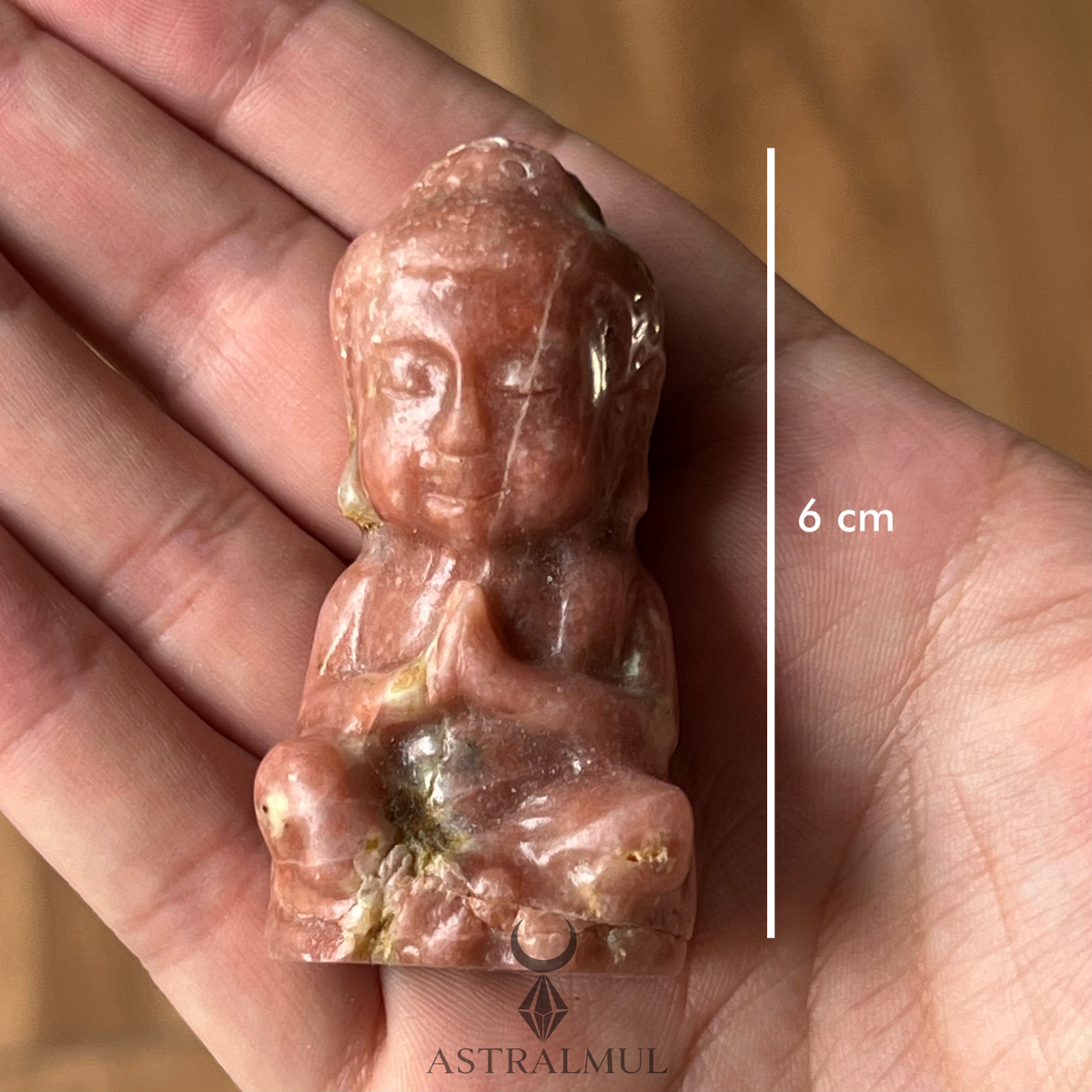 Buda Tallado en Calcita Roja Natural – 6 cm