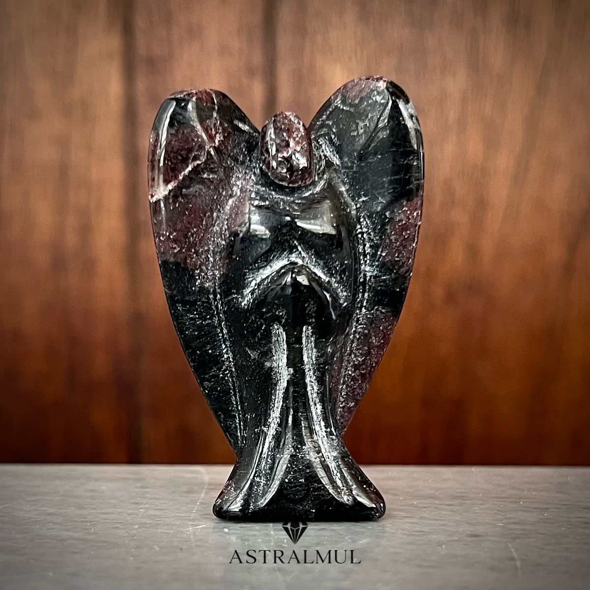 Ángel Tallado en Granate Natural – 6 cm