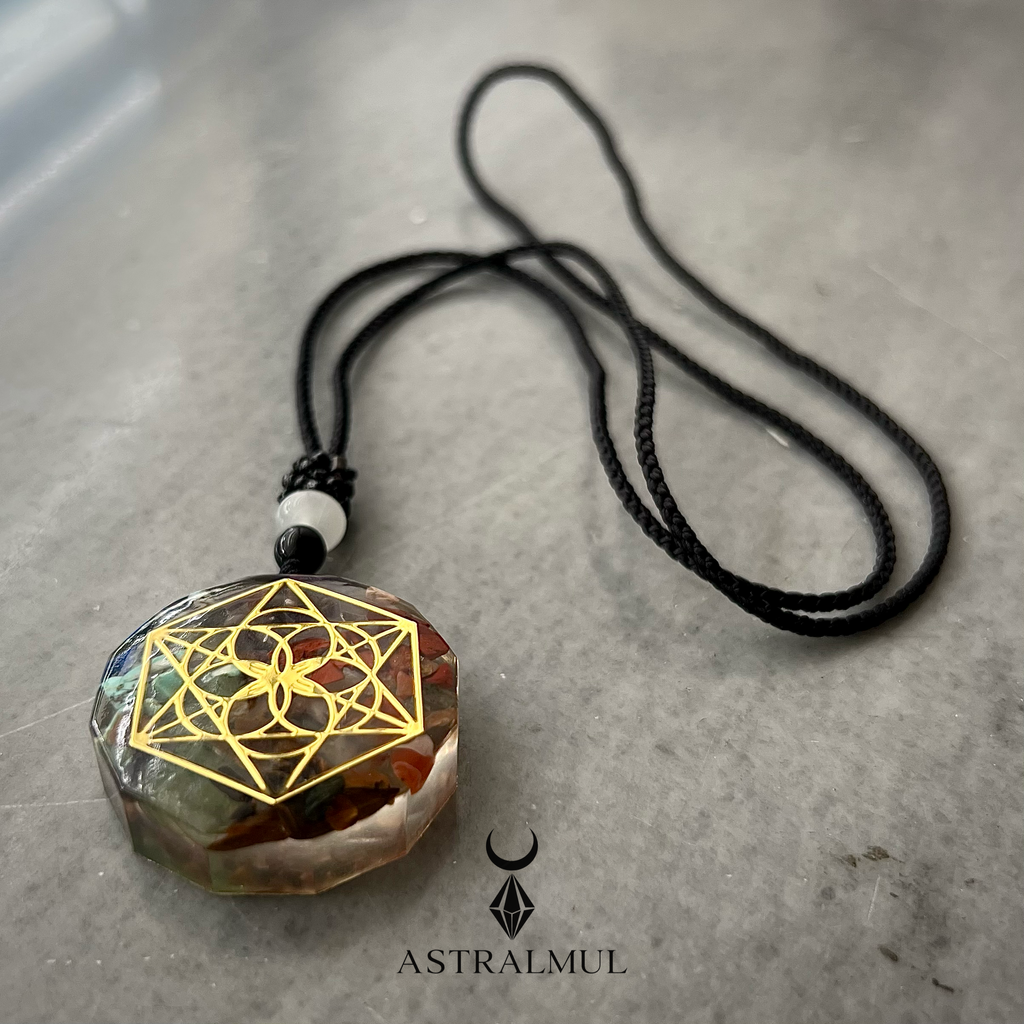 Collar de Orgonita en Resina – Cubo de Metatrón