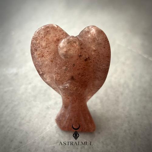 Ángel Tallado en Cuarzo Fresa Natural – 6 cm
